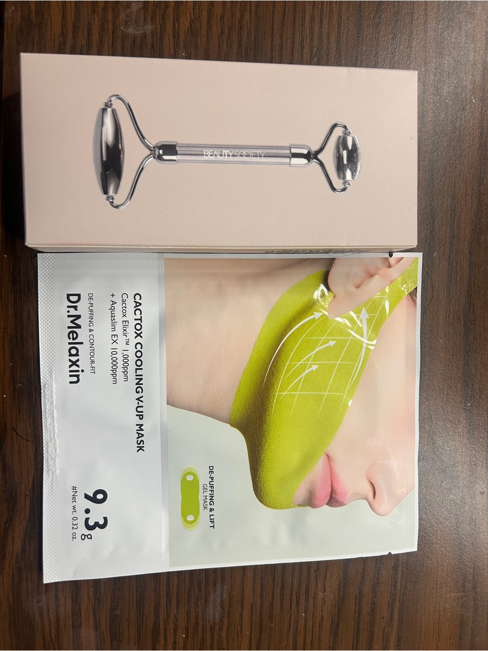 Dr. Melaxin Green Caxtox Cooling V-Up Mask + Beautycosby Facial Roller